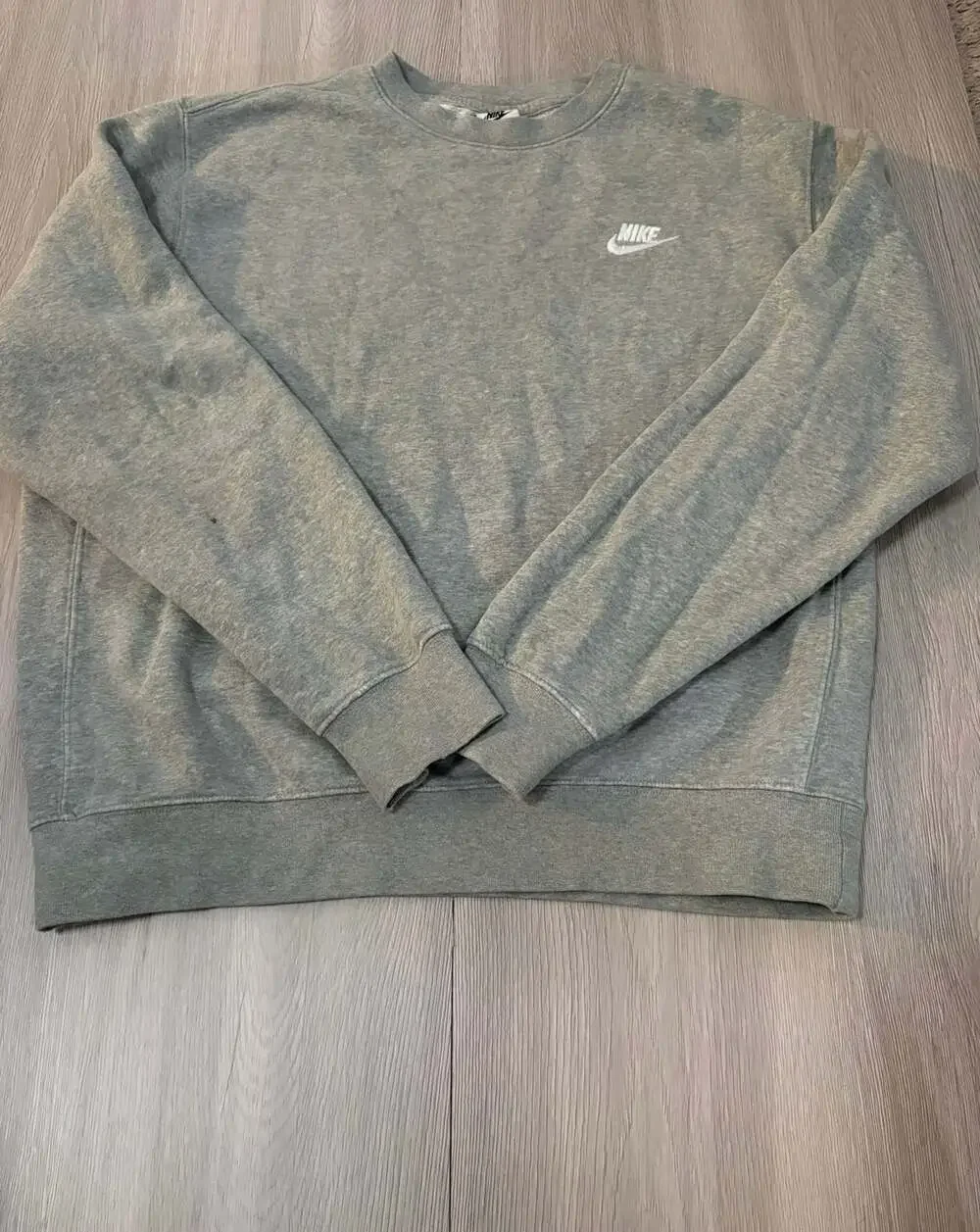Nike Vintage Style Grey Crewneck Sweatshirt with Embroidered Swoosh Medium